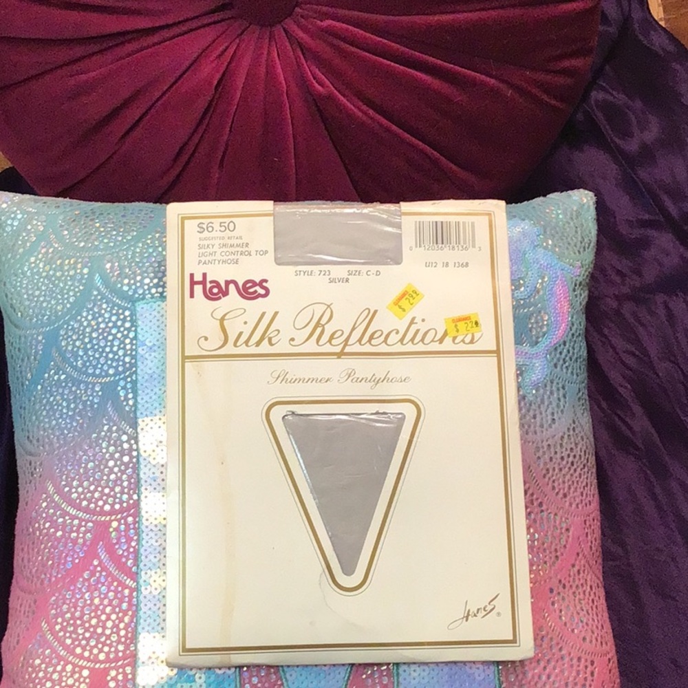 VTG 1990 Hanes pantyhose ‘Silk Reflections’ silver size C + D